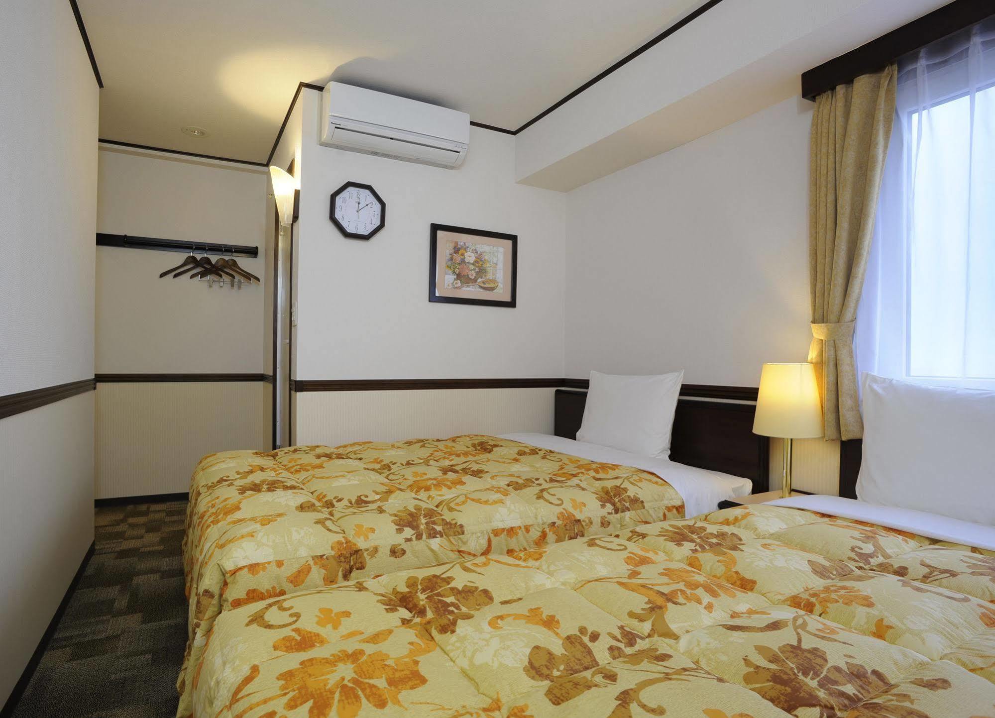 Toyoko Kanazawa-eki Higashi-guchi Hotel